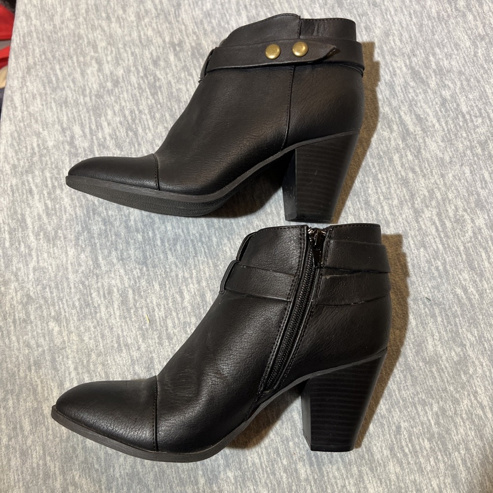 American Eagle Ankle Boots Women 8.5 Black Side Zip 3in Heel Snap Strap Faux EUC - Picture 8 of 16